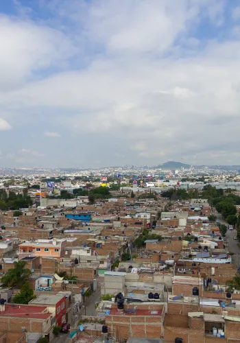 Vista aérea de un barrio en León, México.