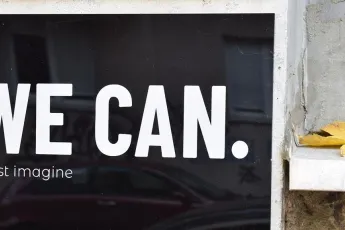© Marija Zaric / Unsplash An image saying: we can.