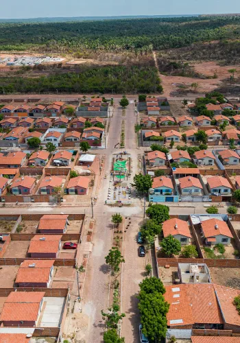 Vista aérea de um bairro residencial em Teresina, Brasil.
